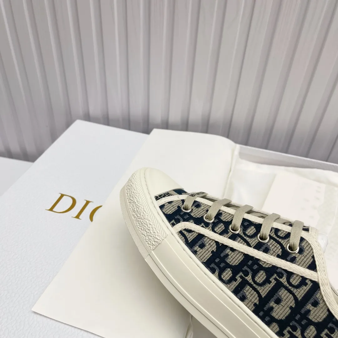 👟👟Ex-factory price 520👟👟 High version in stock, Dior (Dior) flat sneakers are fully embroidered with iconic patterns, ready in stock High quality Dior (Dior) flat sneakers are fully embroidered with iconic patterns👟👟 ♦️Top quality in the market🎗Breaking hot item in foreign counters🎗Non-common imitation version in the market🎗🔳The fabric is made of Italian🇮🇹imported fabrics❗️Embroidered upper, original mold injection Logo frosted five-pointed star outsole🔳Inside imported lambskin+high elasticity Injection molding mold Logo foam feet Size number: 35 to 42 (42 customized)